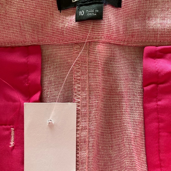 Women’s LOFT pink ruffle leg chino shorts size 10 - NWT - Picture 3 of 7